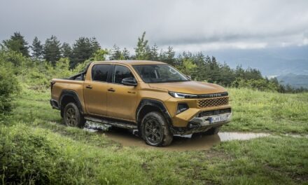 PRVI DOJMOVI: Toyota Hilux – Deveta generacija legendarnog pick-upa sada s blagohibridnim 2.8 dizelskim 48V ili BEV pogonom