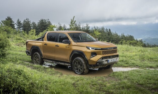 PRVI DOJMOVI: Toyota Hilux – Deveta generacija legendarnog pick-upa sada s blagohibridnim 2.8 dizelskim 48V ili BEV pogonom
