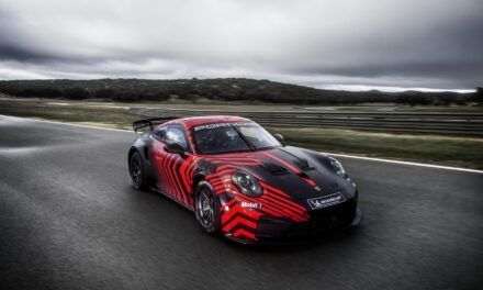 Htjeli biste se utrkivati s top autom? Porsche predstavlja novi 911 GT4 R za globalni motorsport za kupce