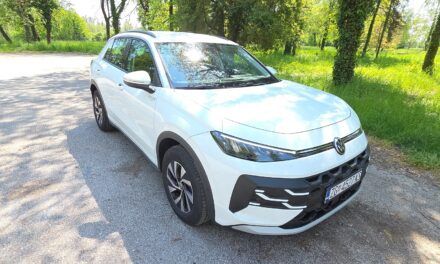 TEST AUTOMOBILA: Volkswagen T-Roc 1.5 eTSI DSG Trend – Nova generacija kompaktnog SUV-a donosi mnogo dobrog