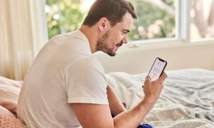 Jutarnja navika koja šteti vidu: Zašto ne biste trebali gledati u mobitel odmah nakon buđenja