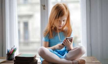 6 učinkovitih načina kako pomoći djeci da prestanu koristiti telefone –  nemojte pribjegavati oduzimanju