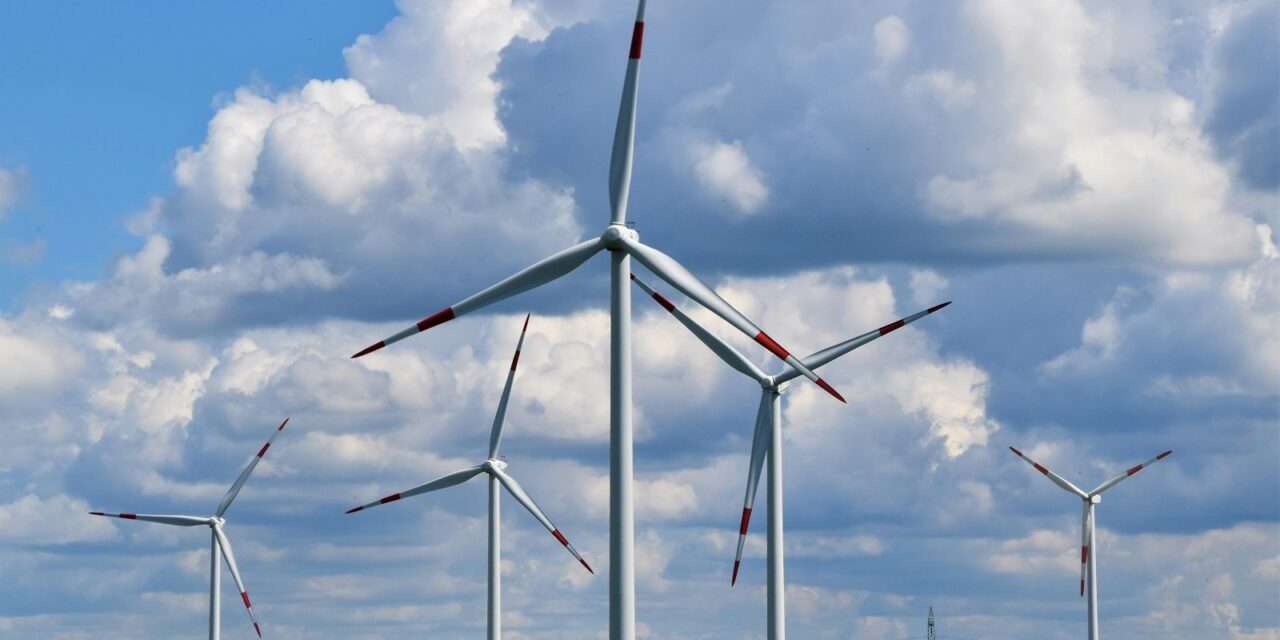 Aerodinamička ravnoteža: Zašto moderne vjetroturbine koriste točno tri lopatice?