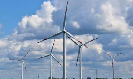 Aerodinamička ravnoteža: Zašto moderne vjetroturbine koriste točno tri lopatice?