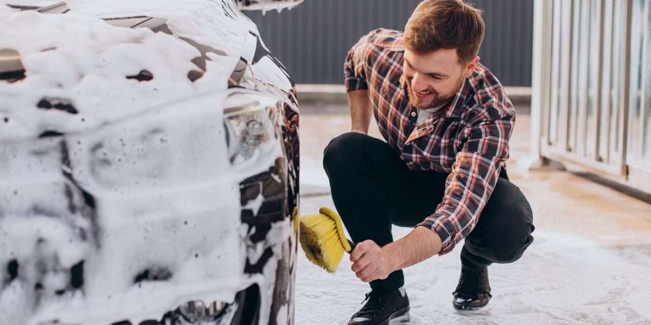 Paradoks u kuhinji i dvorištu: Zbog čega muškarci s oduševljenjem peru automobil, a izbjegavaju pranje suđa?